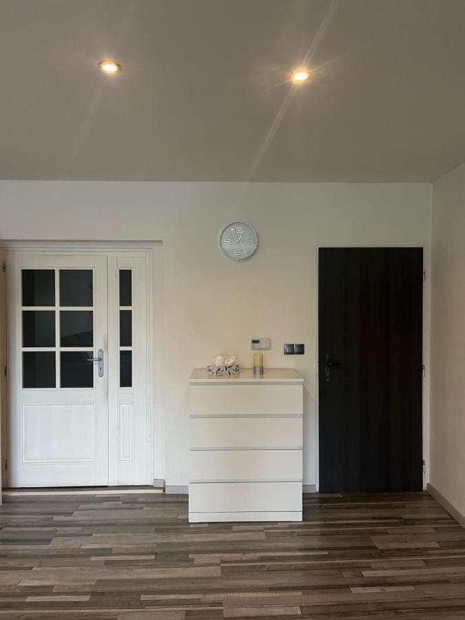 Apartman V Rodinnem Dome Jaromer Luaran gambar