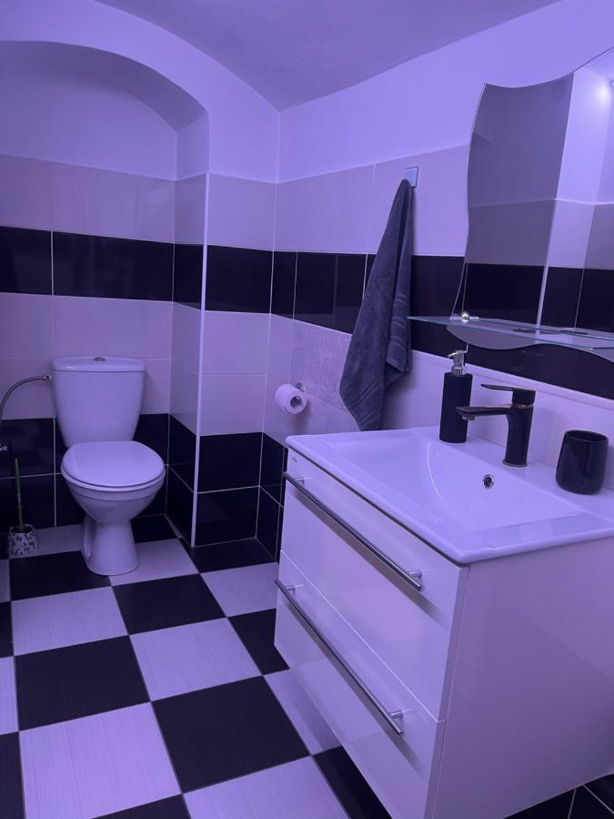 Apartman V Rodinnem Dome Jaromer Luaran gambar